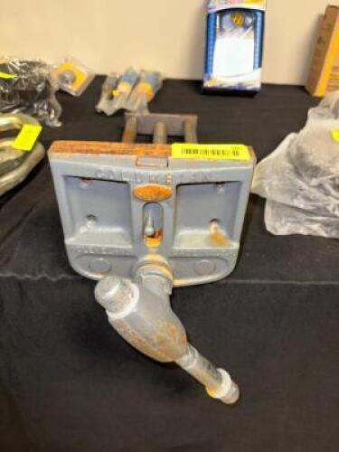 BENCH VISE