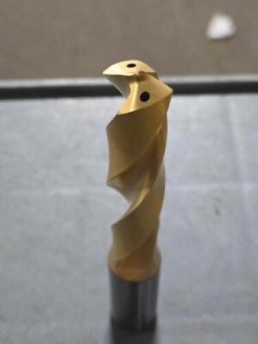DESCRIPTION: (1) CARBIDE COOLANT THRU DRILL BIT BRAND/MODEL: KENNAMETAL B211A18400HP SIZE: 18.4mm DIA RETAIL$: $329.25 QTY: 1