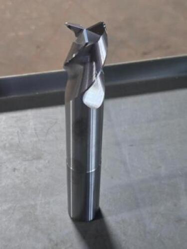 DESCRIPTION: (1) CARBIDE CORNER RADIUS END MILL BRAND/MODEL: SGS 35814 SIZE: 1" DIA 1-1/4" LOC RETAIL$: $707.45 QTY: 1