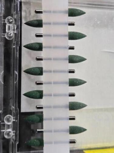 DESCRIPTION: (4) BOXES OF (12) GREEN MIDGET CLASSIC RUBBER POLISHER BRAND/MODEL: DEDECO 4580 SIZE: FG "MINI" RETAIL$: $119.80 QTY: 4