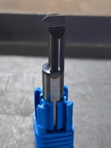 DESCRIPTION: (2) INTERNAL THREADING TOOL BRAND/MODEL: ITI 30-1520-C SIZE: .360" MIN BORE .750" REACH RETAIL$: $226.60 QTY: 2