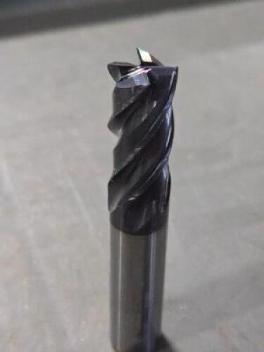 DESCRIPTION: (2) SOLID CARBIDFE SQ END MILL BRAND/MODEL: SONIC TOOLS PT4691 SIZE: 1/2" DIA 3" LOC RETAIL$: $264.48 QTY: 2