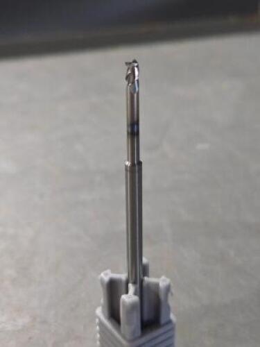 DESCRIPTION: (2) CARBIDE SQ END MILL BRAND/MODEL: HARVEY TOOL 927193-C8 SIZE: 3/32" DIA 9/64" LOC RETAIL$: $99.20 QTY: 2
