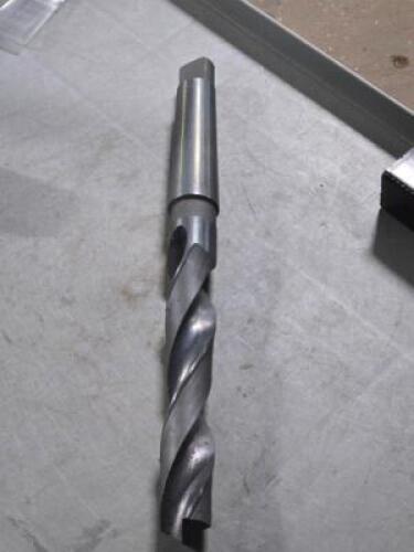 DESCRIPTION: (1) TAPER SHANK DRILL BIT BRAND/MODEL: VC 01531102 SIZE: 1-5/32" 3MT SD RETAIL$: $145.13 QTY: 1