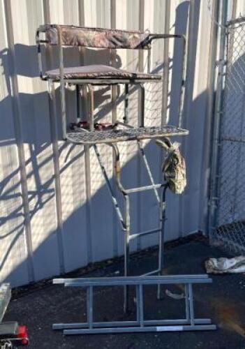 12 FT DOUBLE SEAT DEER STAND (SEE ALL PHOTOS)