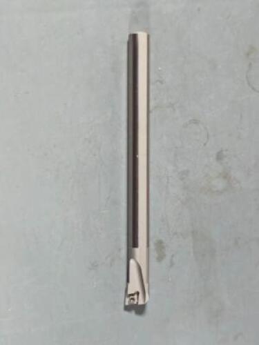 DESCRIPTION: (1) LHC INDEXABLE BORING BAR BRAND/MODEL: ISCAR S-SCLCL 10-3 SIZE: 0.78: MIN BORE DIA 5/8" SD RETAIL$: $165.00 QTY: 1