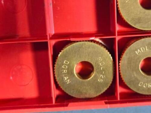 DESCRIPTION: (15) DIAGONAL LH BEVEL KNURL WHEEL INSERTS BRAND/MODEL: DORIAN TOOL 73310125478 INFORMATION: 1" DIA .236" WIDTH X5/16" RETAIL$: $639.60 Q