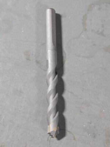 DESCRIPTION: (4) GROO-V MASORY DRILL BITS BRAND/MODEL: RELTON GRT-7-4 SIZE: 7/16" DIA RETAIL$: $59.96 QTY: 4