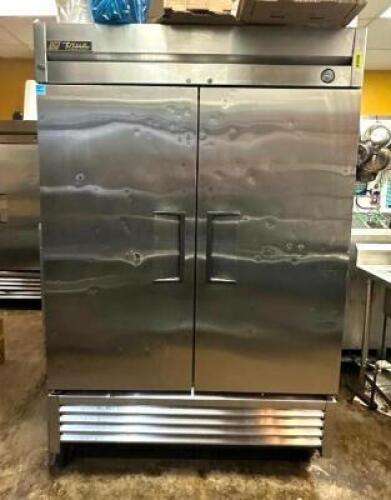 TRUE TWO DOOR FREEZER
