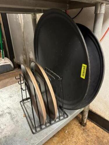 ASSORTED PIZZA TRAYS WITH RACK