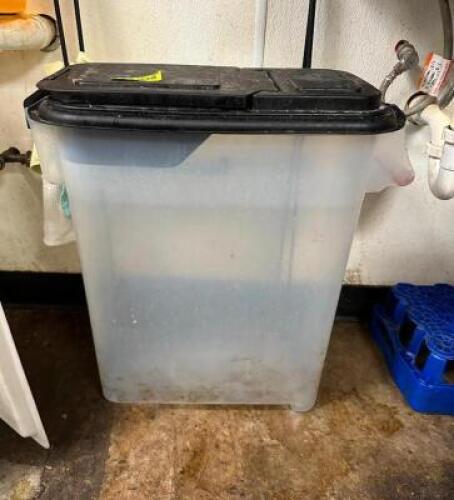 STORAGE CONTAINER