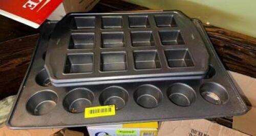 (3) - CUP CAKE PANS