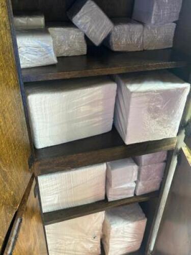 (1) LOT OF ASSORTED RESTAURANT PAPER PRODUCTS