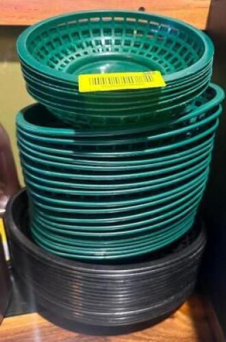 (36) ASSORTED PLASTIC FOOD BASKETS. GREEN AND BLACK