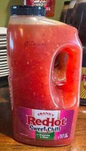 (6) BOTTLES OF FRANKS RED HOT SWEET CHILI SAUCE
