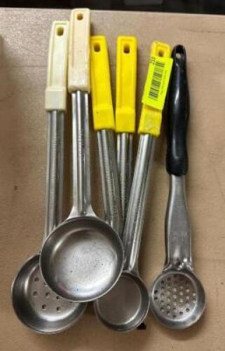 (6) ASSORTED SIZED PORTION SCOOPS