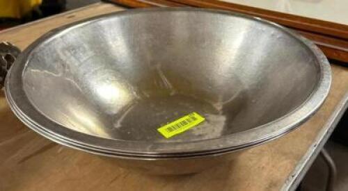 ASSORTED STAINLESS MIXING BOWLS
