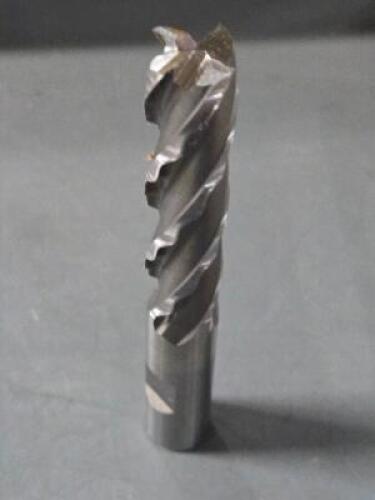 DESCRIPTION: (2) HSS ROUGHING AND FINISHING END MILL BRAND/MODEL: WELDON 66114-00-W SIZE: 5/8" DIA 2-1/2" LOC RETAIL$: $200.52 QTY: 2