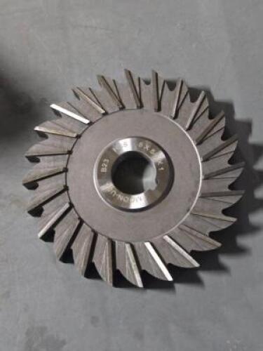 DESCRIPTION: (1) HSS SIDE MILLING CUTTER BRAND/MODEL: MOON SM5625 SIZE: 5" CUT DIA 5/8" CW 24 TEET RETAIL$: $284.95 QTY: 1