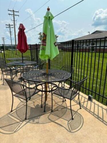 WROUGHT IRON PATIO SET WITH UMBRELLA