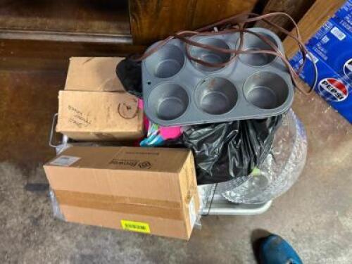 ASSORTED BAKING SMALLWARE