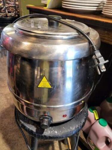 WARMING SOUP POT