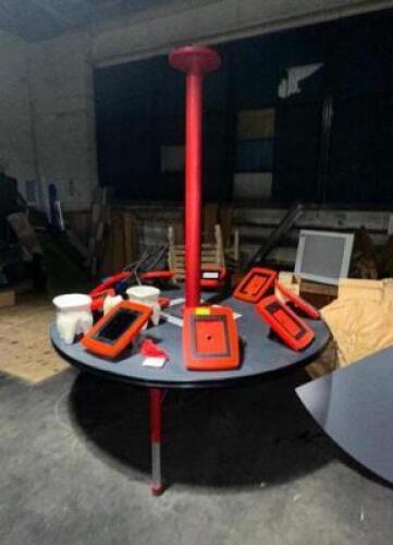 ROUND INTERACTIVE DISPLAY TABLE