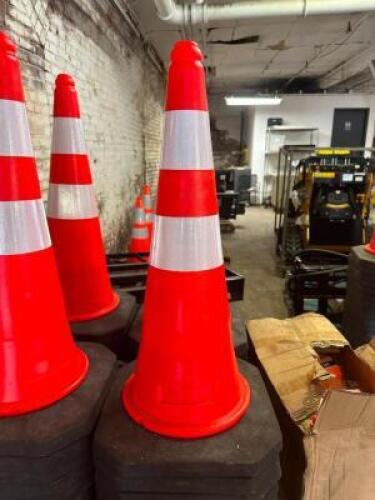(10) PLASTIC CONES WITH RUBBER BASES