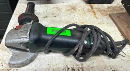 DESCRIPTION: 4-1/2" ELECTRIC ANGLE GRINDER BRAND/MODEL: METABO QTY: 1