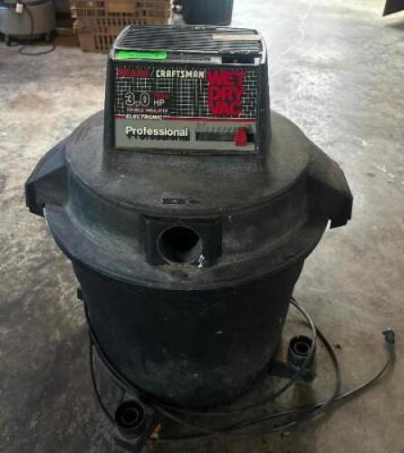 DESCRIPTION CRAFTSMAN 3 HP WET DRY SHOP VAC BRAND / MODEL: CRAFTSMAN ADDITIONAL INFORMATION SELLER INDICATES IN WORKING QTY 1