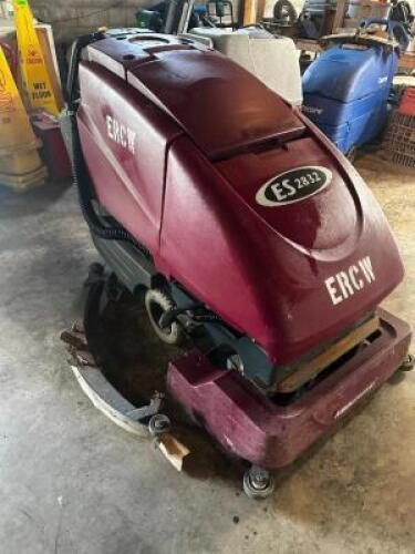 DESCRIPTION MINUTEMAN ES2832 EASY SCRUB FLOOR MACHINE BRAND / MODEL: MINUTEMAN ES2832 EASY SCRUB ADDITIONAL INFORMATION SELLER INDICATES IN WORKING OR