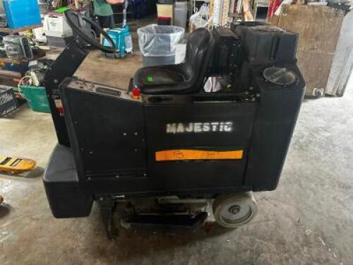 DESCRIPTION NSS CHAMP 3329 RIDING DISC SCRUBBER BRAND / MODEL: NSS CHAMP 3329 ADDITIONAL INFORMATION SELLER INDICATES IN WORKING ORDER. NEEDS NEW BATT
