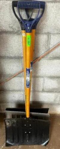DESCRIPTION (3) LONG HANDLE SHOVELS THIS LOT IS: SOLD BY THE PIECE QTY 3