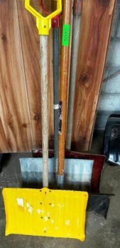 DESCRIPTION (4) LONG HANDLE SHOVELS THIS LOT IS: SOLD BY THE PIECE QTY 4