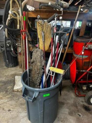 DESCRIPTION BRUTE TRASH CAN W/ CONTENTS - ASSORTED LONG HANDLES. THIS LOT IS: ONE MONEY QTY 1