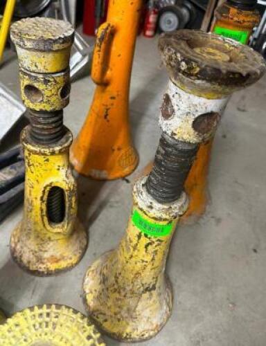 DESCRIPTION (2) 10 TON HEAVY DUTY SCREW JACKS THIS LOT IS: SOLD BY THE PIECE QTY 2