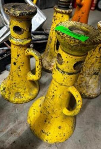DESCRIPTION (2) 5 TON HEAVY DUTY SCREW JACKS THIS LOT IS: SOLD BY THE PIECE QTY 2