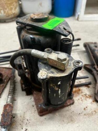 DESCRIPTION 20 TON BOTTLE JACK. QTY 1