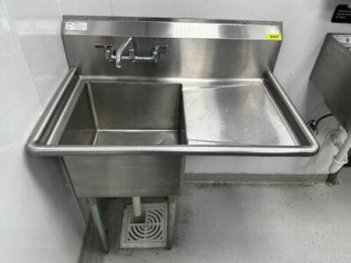 DESCRIPTION SERV-WARE SINGLE WELL STAINLESS SINK W/ RIGHT SIDE DRY BOARD BRAND / MODEL: SERV-WARE MRSA-1-R LOCATION KITCHEN QTY 1
