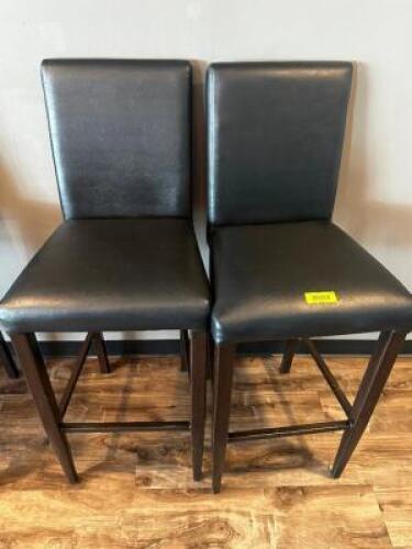 DESCRIPTION (2) BROWN PLEATHER 30" BAR STOOLS W/ WOODEN FRAMES. SIZE 30" THIS LOT IS: SOLD BY THE PIECE LOCATION BAR QTY 2
