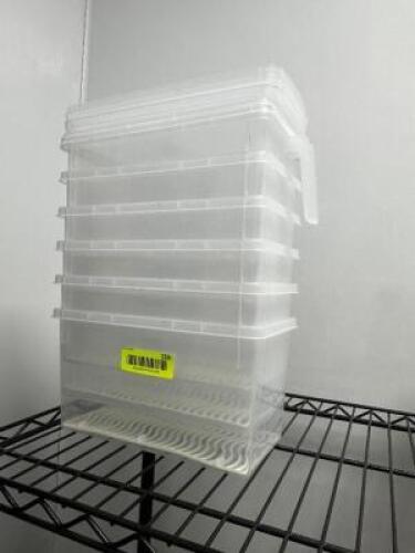 DESCRIPTION (6) PLASTIC CONTAINERS W/ LIDS THIS LOT IS: ONE MONEY LOCATION KITCHEN QTY 1