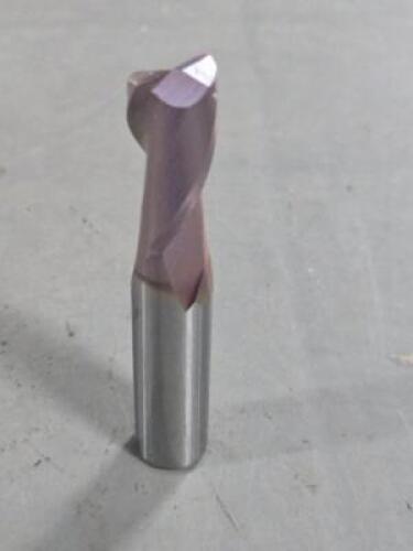 DESCRIPTION: (1) CARBIDE SQ END MILL BRAND/MODEL: SGS 39561 SIZE: 31/64" DIA 1" LOC RETAIL$: $73.95 QTY: 1