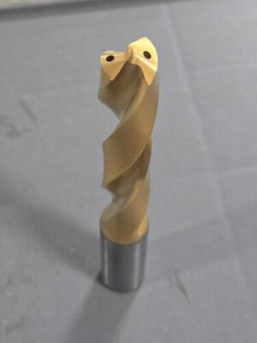 DESCRIPTION: (1) CARBIDE COOLANT THRU DRILL BIT BRAND/MODEL: KENNAMETAL B211A18400HP SIZE: 18.4mm DIA RETAIL$: $329.25 QTY: 1