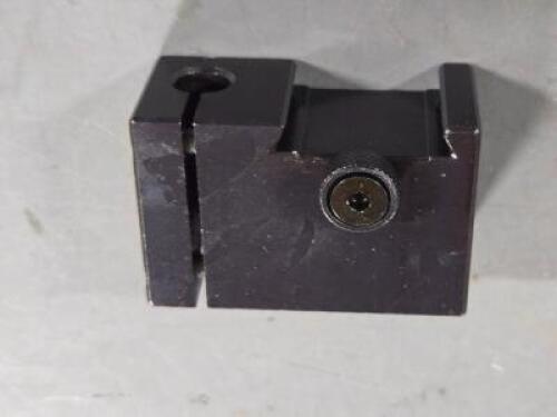 DESCRIPTION: (1) LATHE POST TOOL HOLDER FOR BORING BARS BRAND/MODEL: PHASE II 250-081 SIZE: 5 TO 8" LATHE SWING RETAIL$: $69.65 QTY: 1