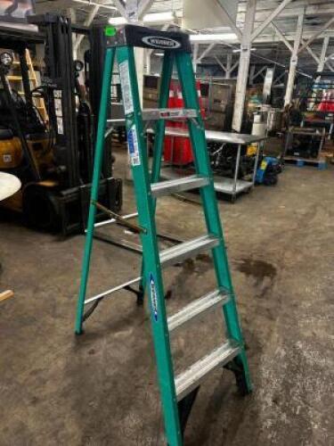 WERNER 6' FIBERGLASS LADDER