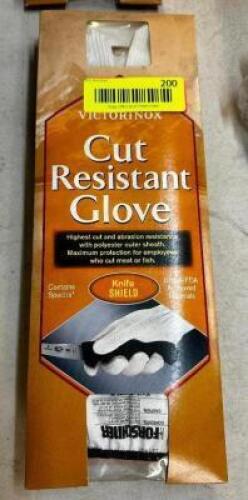 (2) CUT RESISTANT GLOVES