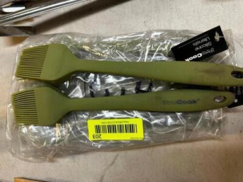 (10) RUBBER BASTING BRUSHES.