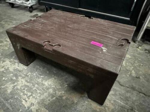 36" X 20" HEAVY DUTY PLASTIC DUNNAGE RACK