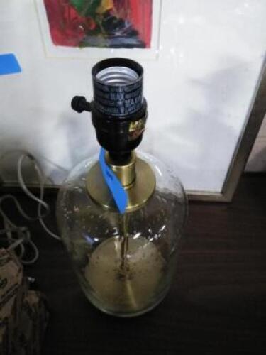 DESCRIPTION: (1) LAMP BRAND/MODEL: DPCI074000458 INFORMATION: GLASS WITH GOLD BASE RETAIL$: $192.99 EA QTY: 1