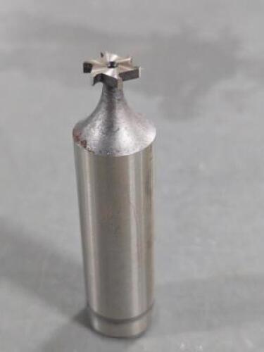 DESCRIPTION: (1) COBALT STAGGERED TOOTH KEYSEAT CUTTER BRAND/MODEL: MOON CSTKY225 SIZE: 5/16" DIA 1/16" CW 1/2" SD RETAIL$: $66.13 QTY: 1